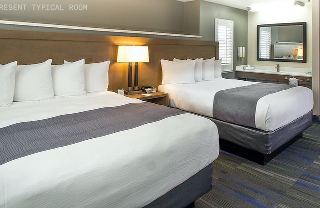 Crestview | Polished Room + Business Center