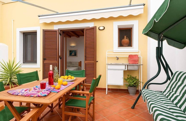 Cretan Magnolia Gem - Smari Cozy Getaway