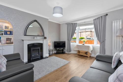 Crewe Apartment - Stylish 2 bedroom apt, Garden, Free parking, Edin City
