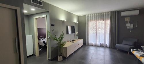CRI'S & YOU guest room