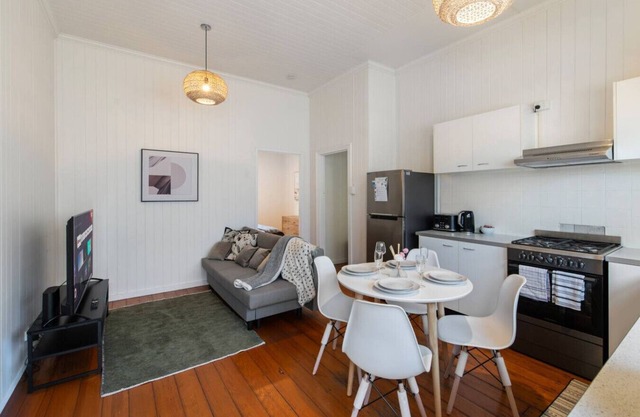 Cricket Fans Choice | 2BR Walk to Gabba & Ferry
