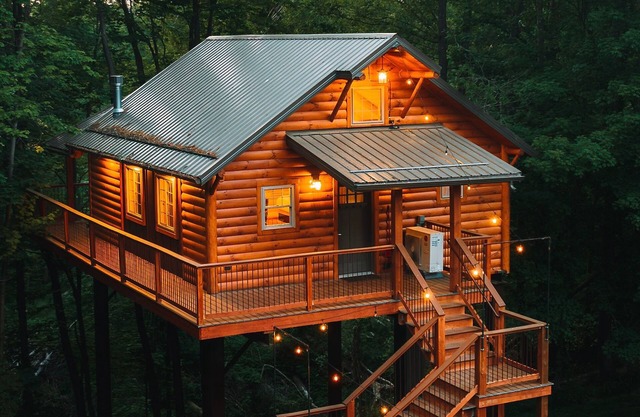 Cricket Hill Treehouse Cabins