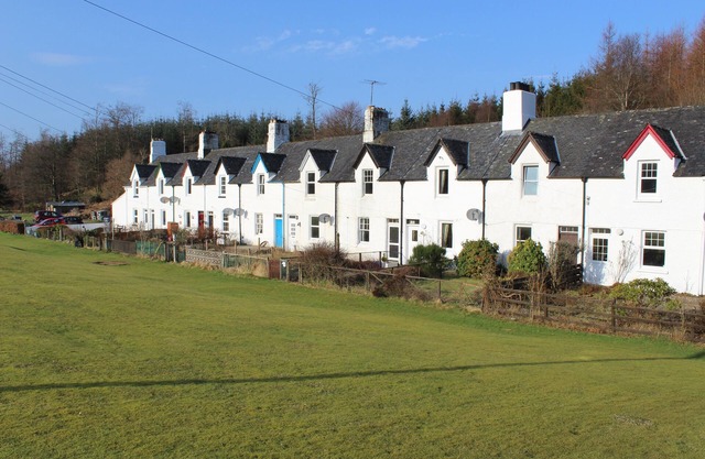 Crinan Canal Cottage No8