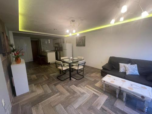 Cris Apartamento Nuevo y amplio Tlalnepantla 2-3 per, 5min CDMX Metro Rosario