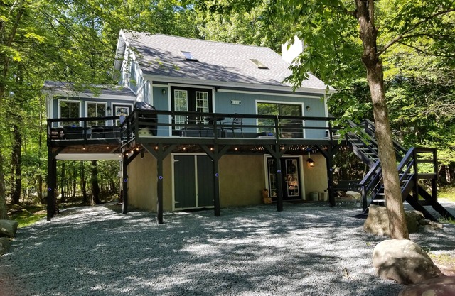Crisp Air, Cozy Vibes: Experience Fall Bliss in The Hideout-Perfect Fall Getaway
