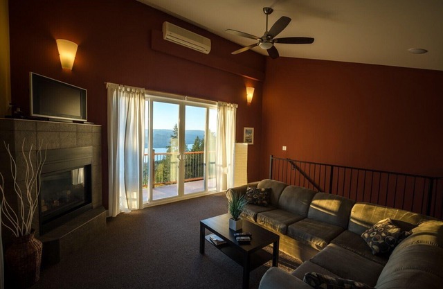 Crooked Tree Guest Suites - The Pine Suite
