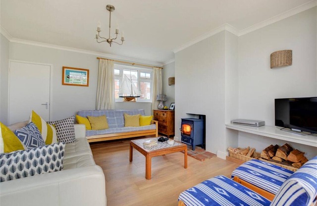 Crow's Nest - Three Bedroom House, Sleeps 6