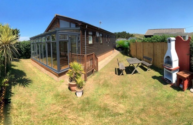 CROYDE DUNE LODGE | 3 Bedrooms | Located on beach path | Ramped Access