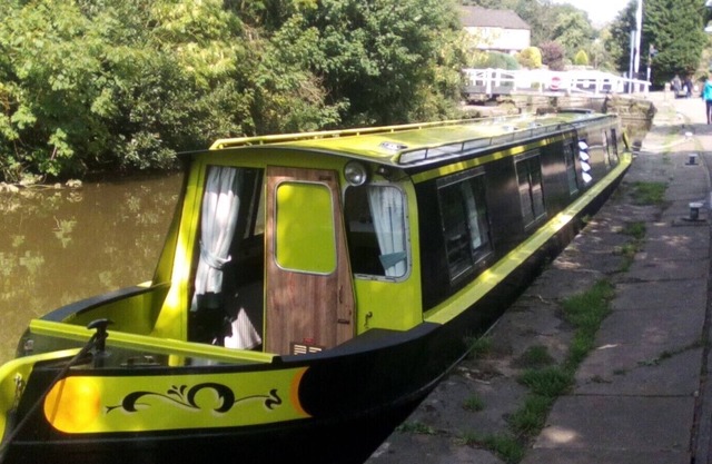 Cruising or Static Holiday Breaks aboard Lovely Canal Boat in Historic Skipton