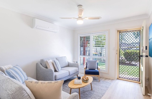 Crystal by the Bay , 5/4-6 Crystal Cl - air conditioned, Wi-Fi and close to the beach