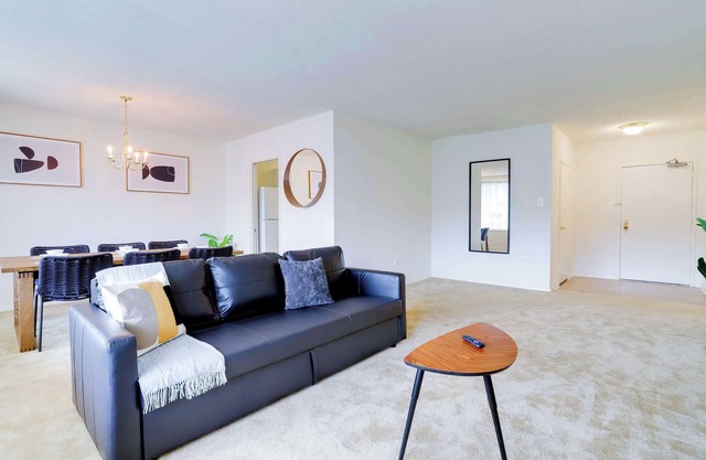 Crystal City Apt | Gym & Metro Nearby