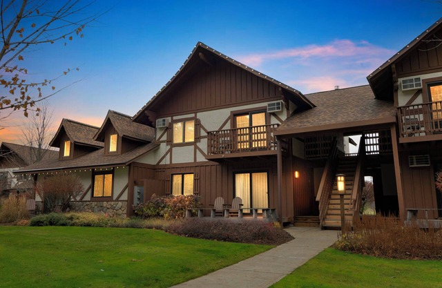 Crystal Mountain: Fall Colors and Crisp Air – Your Condo Getaway Awaits!