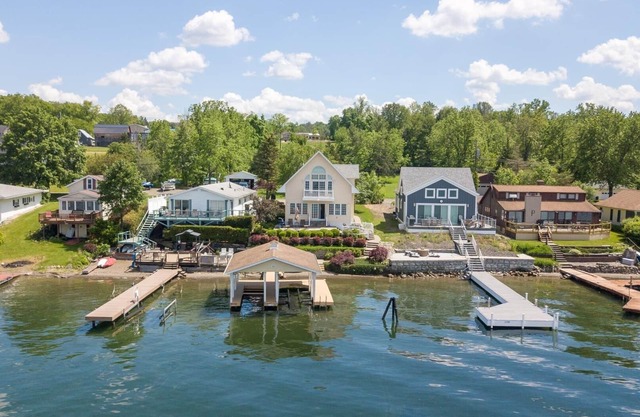 Crystal Palace: Prime Keuka Lake Location!