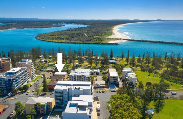 Crystal Waters - PERFECT IN TOWN LOCATION