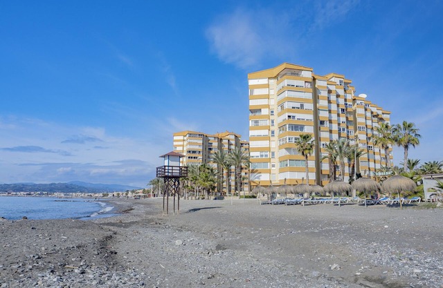 Cubo's Algarrobo Beach Apartment/close to beach/community pool/free wifi