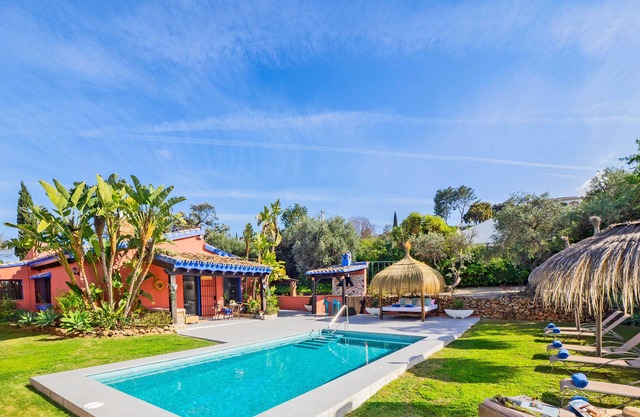 Cubo's Finca la Encina/Swimming pool/private garden/satellite TV/wifi