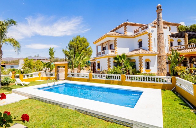 Cubo's Villa Fina & Minigolf included/luxury villa/wonderful views/heated pool/mini golf