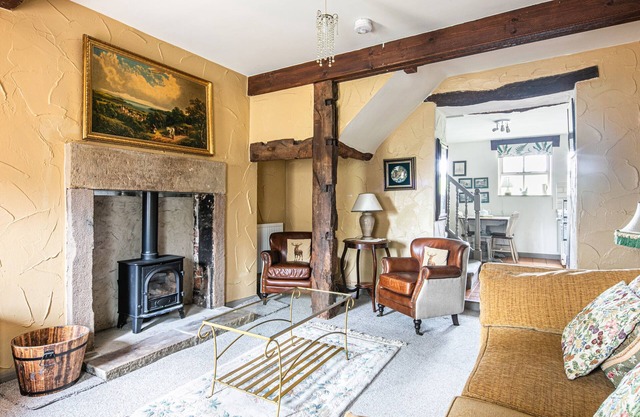 CUCKOO, pet friendly, character holiday cottage in Bakewell
