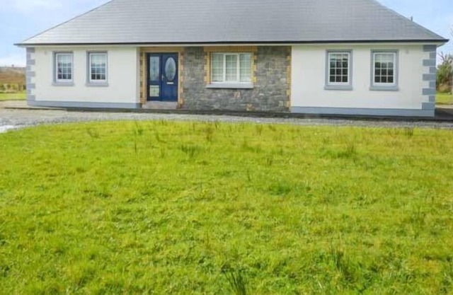 CUILMORE HOUSE, family friendly in Gorteen, County Sligo