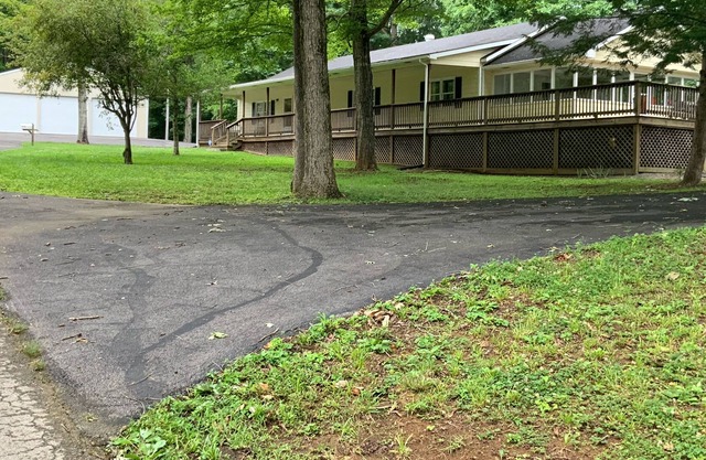 Cumberland Lake Home! <1 Mile from Jamestown Marina