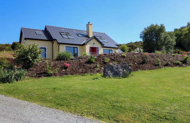 CURRAHA, pet friendly, with open fire in Lauragh, County Kerry