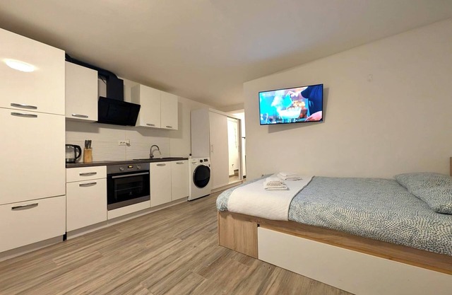 Curved-Wall Abode Next To Maksimir