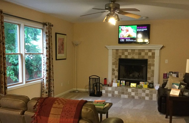 Custom Built Home Walking Distance to Depot Town