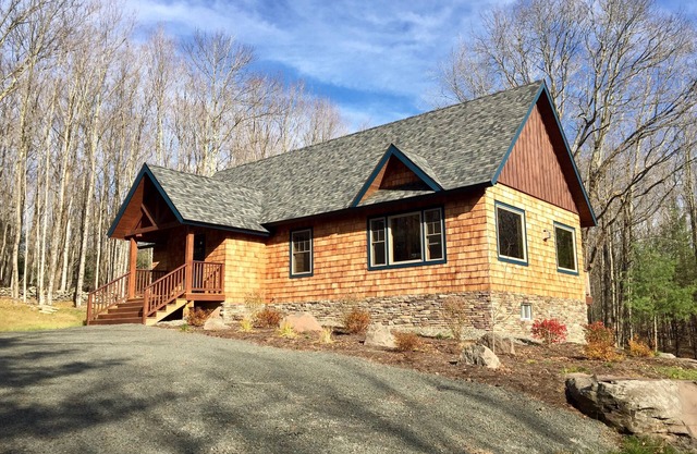 Custom Built Luxury Cabin on 2.5 Acres, 10 Mins to Windham & Hunter Mountains!