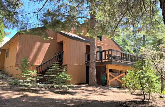 Custom Cabin near Shaver Lake with 2 Fireplaces, Deck, Pool, Sauna & Jacuzzi!