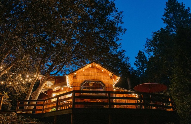 Custom Dodecahedral Cabin set amid a peaceful neighborhood in Idyllwild, CA.