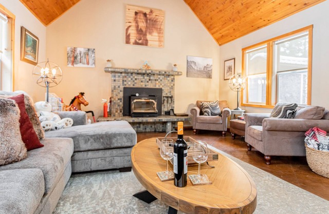 Custom Home In The Lost Sierras w/Pool Table