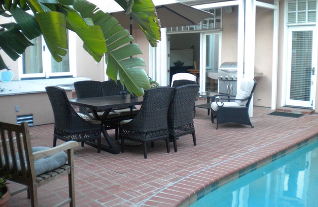 Custom Home in Desirable Area - downtown & hiking/biking trails; splash pool