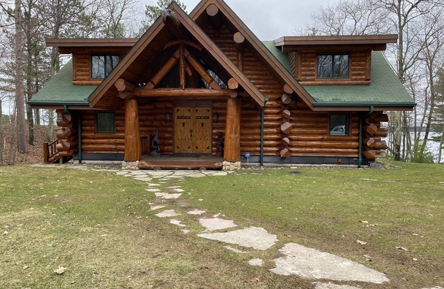Custom Log Home located on Pristine Grindstone Lake