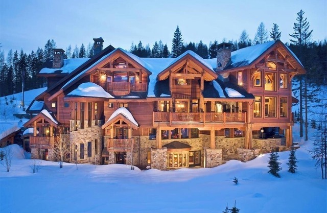 Custom luxury ski-in ski-out Lodge with hot tub, sauna, theater room and more!