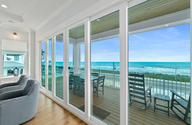 Custom Oceanfront Home-putting green, walk to beach/restaurants/entertainment