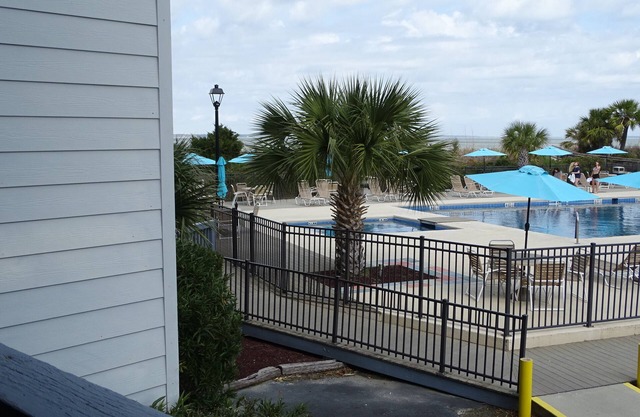 Cute 1 bedroom. View of the pool and bay.