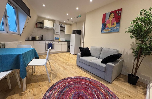 Cute 3-bedroom flat for 4, excellent transport connections