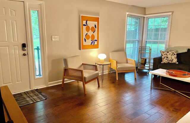 Cute 3 BR near South End and South Park pet friendly!