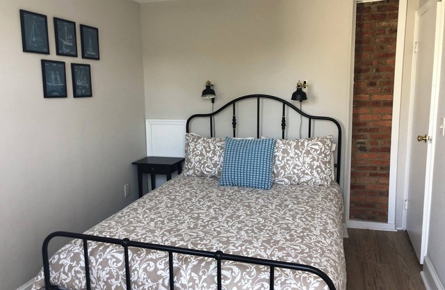 Cute and Close to Downtown! Off street parking w/short walk to Academy/Stadium