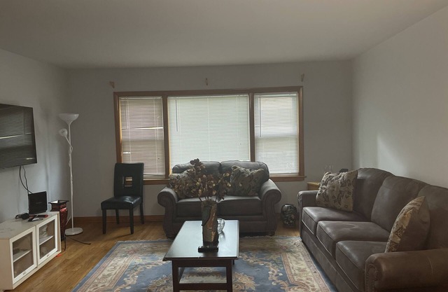 Cute and Cozy 2 Bedroom