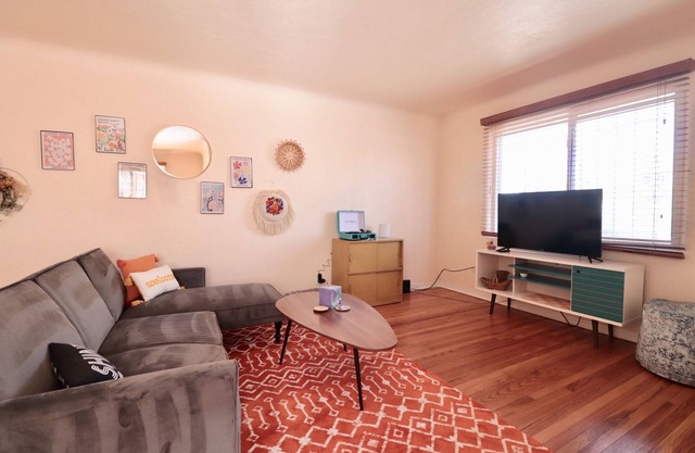 Cute and spacious 1 bedroom in a great location