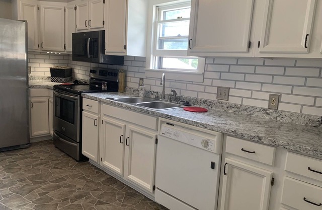 Cute, Convenient, in town on the main St, cozy 4 bedroom house