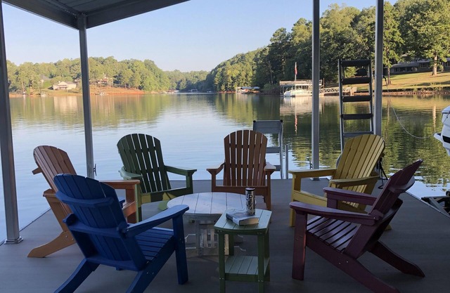 Cute cottage on Lake Lanier with dock and screened porch.