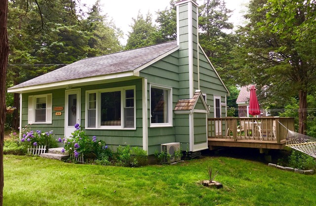 Cute Cottage Retreat 1/2 Mile to Weeset Point Beach