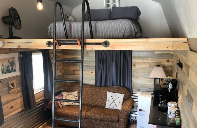 Cute & Cozy Tiny House w/Kitchen