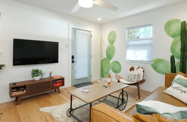 Cute East Austin Bungalow - Next to Downtown