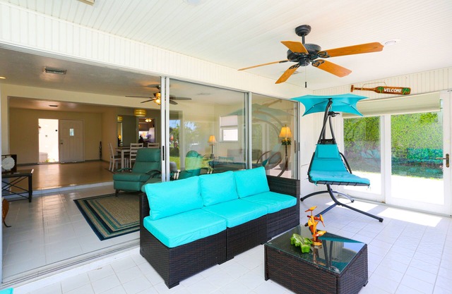 CUTE FLORIDA HOME ON THE WATER STRAIGHT SHOT TO GORDON RIVER AND GULF OF MEXICO