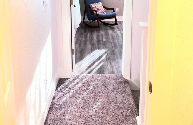 Cute home on quiet residential street. Walk to downtown.