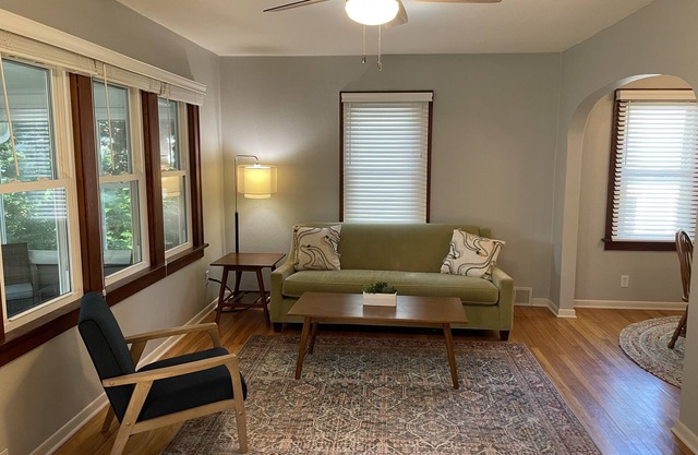 Cute house close to hospital, UW, shops, bike trails and restaurants