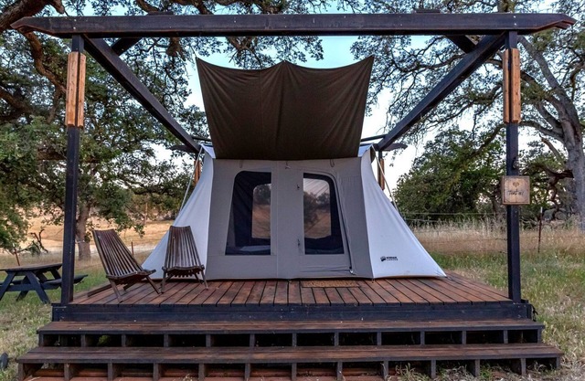 Cute, Lakeside Glamping Bell Tent + Amenities, Wheatland, California